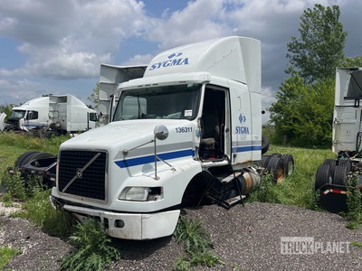 2017 Volvo VN 6x4 T/A Sleeper Truck Tractor