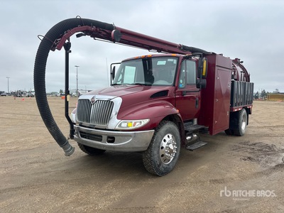 2004 International 4300 4x2 Vacuüm Graafmachine