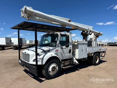 Altec LRV55 55 ft on 2007 Freightliner M2 106 4x2 Camión con Canastilla