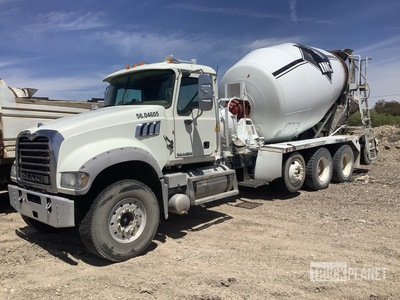 2010 Mack GU713 10x4 Mixer vrachtwagen