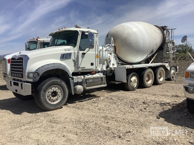 2009 Mack GU713 10x4 Mixer vrachtwagen