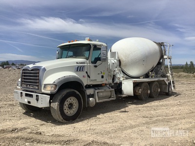 2009 Mack GU713 10x4 Mixer vrachtwagen