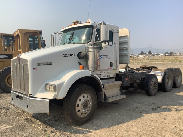 2007 Kenworth T800 8x4 Tri/A Day Cab Truck Tractor