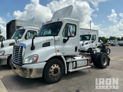 2014 Freightliner CA113 4x2 S/A Day Cab Truck Tractor