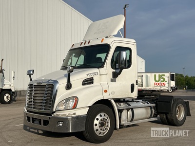 2014 Freightliner Cascadia 113 4x2 S/A Day Cab Truck Tractor