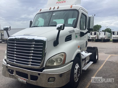 2014 Freightliner Cascadia 113 4x2 S/A Day Cab Truck Tractor