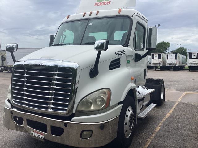 2014 Freightliner Cascadia 113 4x2 S/A Day Cab Truck Tractor 2014 Freightliner Cascadia 113 4x2 S/A Day Cab Truck Tractor