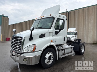 2013 Freightliner Cascadia 113 4x2 S/A Day Cab Truck Tractor