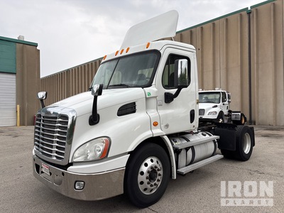 2014 Freightliner Cascadia 113 4x2 S/A Day Cab Truck Tractor