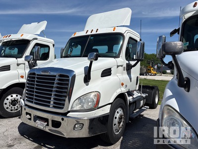 2013 Freightliner CA113 4x2 S/A Day Cab Truck Tractor