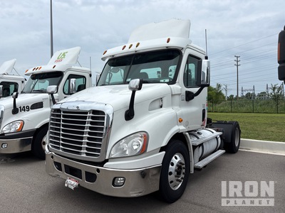2012 Freightliner Cascadia 113 4x2 S/A Day Cab Truck Tractor