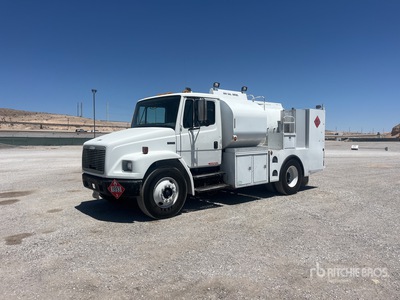 1999 Freightliner FL70 4x2 Camion de combustible y lubricacion