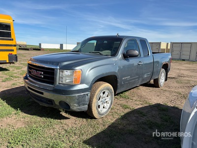 2010 GMC Sierra 1500 SLE 4x4 Extended Cab بيك اب (Inoperable)