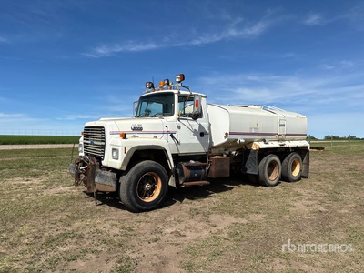1995 Ford LT8000 3000 gal 6x4 Water Truck