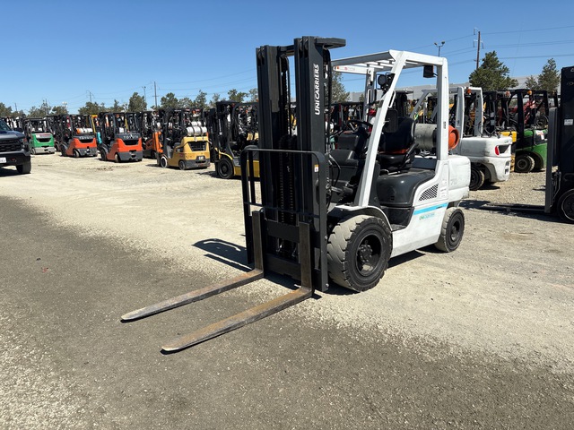 UniCarriers PF70 3050 lb Pneumatic Tire Forklift