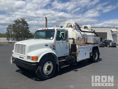 1995 IBEX on 1996 International 4900 4x2 Vakuumtankwägen