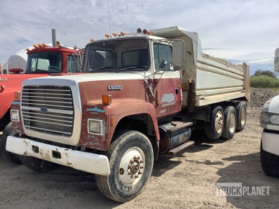 1992 Ford L9000 8x4 Tri/A Camión dumper