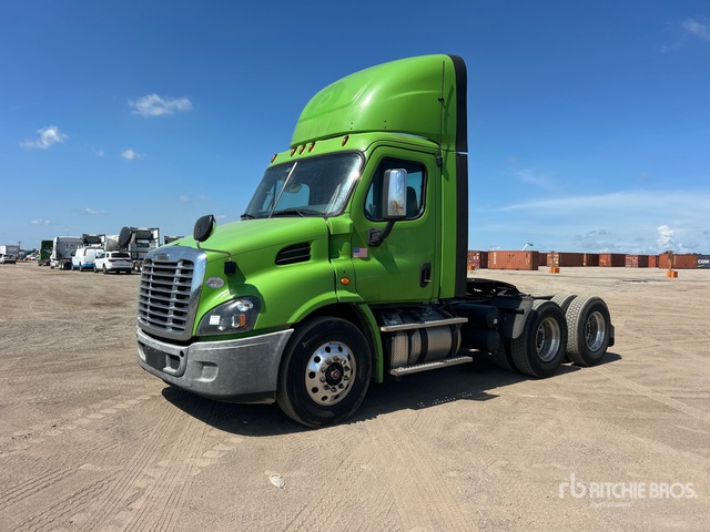 2019 Freightliner Cascadia 113 6x4 T/A Day Cab Truck Tractor