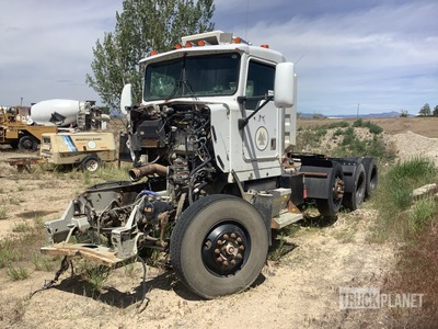 1999 Kenworth T800B Cabeza Tractora Cabina Corta (Inoperable)