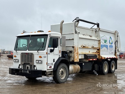2015 Peterbilt 320 6x4 Side Loader サニテーショントラック
