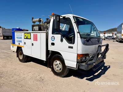 1995 Isuzu NPR 58 4x2 Crew Cab Pressure Cleaning Truck Divers - Camion