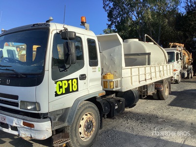 2006 Isuzu F3 FTR 4x2 Cart-It 8000L Water Tank, Diesel 3" Pump ダンプトラック(S/A)