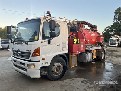 Vacvator on 2015 Hino GH Vakuumtankwägen