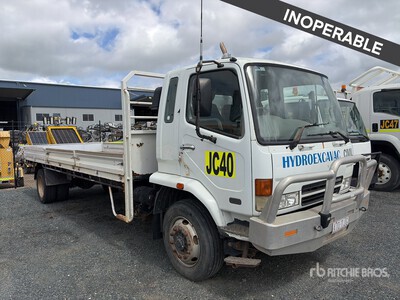 2005 Mitsubishi FM 4x2 Camion à Plateau (Inoperable)