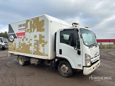 2009 Isuzu NPR 4x2 Camion fourgon
