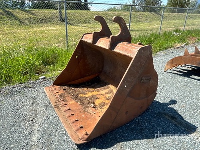 64 in Cleanup Excavator Bucket - Fits Cat 325/329