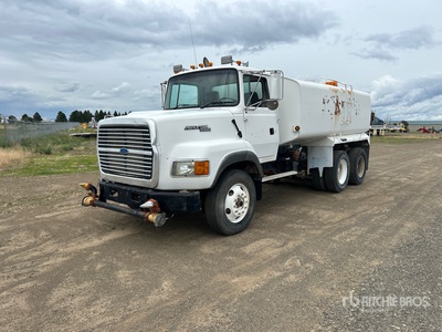 1995 Ford L9000 4000 gal 6x4 Water Truck