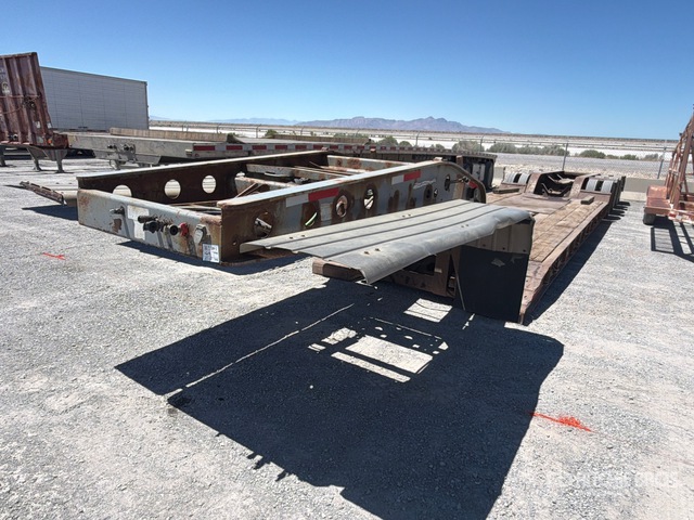 2000 Fontaine Tri/A Removable Gooseneck Lowboy Trailer