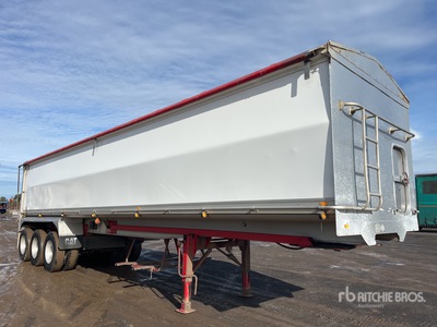 1999 Byrne 11.1 m Tri/A Remolque banera