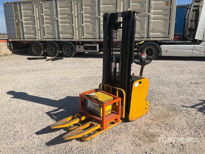 2015 Yale MS16AC Electric Stacker