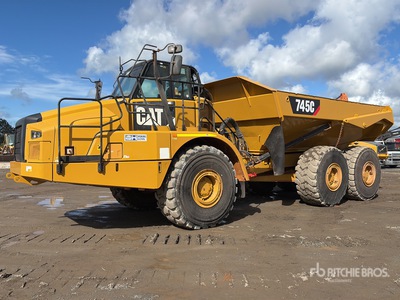 2015 Cat 745C شاحنة قلابة مفصلية