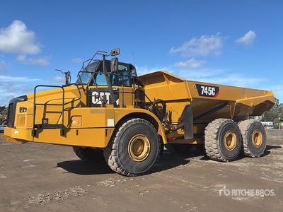 2015 Cat 745C شاحنة قلابة مفصلية