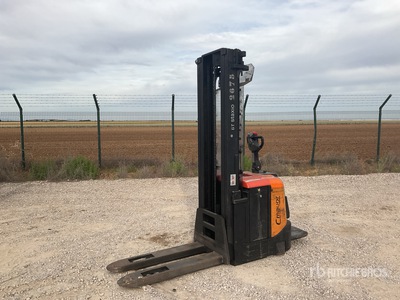 2011 Toyota SPE160 Electric Stacker (Inoperable)