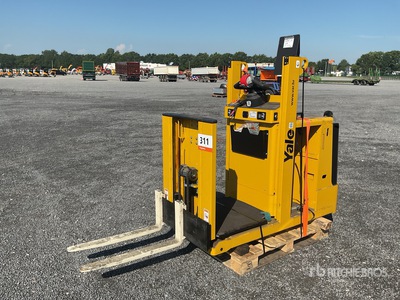 2024 Yale MO10E Electric Warehouse Low Level NO BATTERIES Recogedor de pedidos (Inoperable)