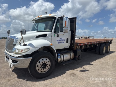 2017 International 4400 SBA 6x4 Camion à Plateau