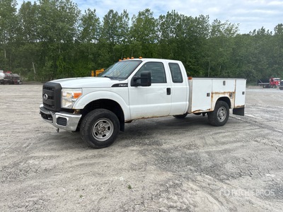 2011 Ford F-350 XL XL 4x4 Utility Truck