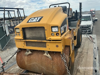 2015 Cat CC34B Smooth Drum Compactor
