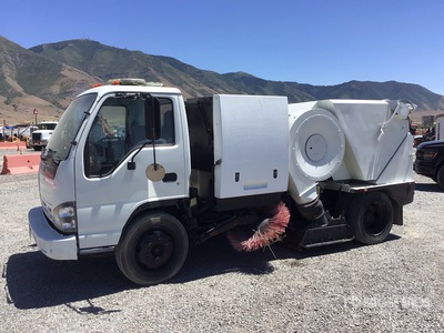 2006 Tymco 435 on 2006 Isuzu NQR Sweeper Truck