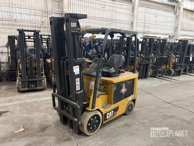 2018 Cat EC25EN 3050 lb Chariot Élévateur Électrique
