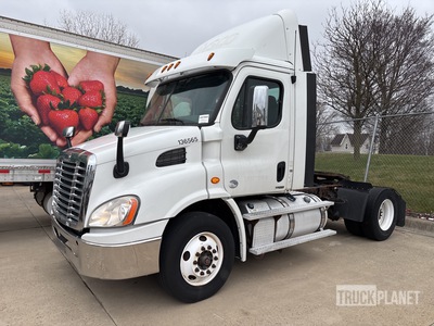 2018 Freightliner Cascadia 113 4x2 S/A Day Cab Truck Tractor