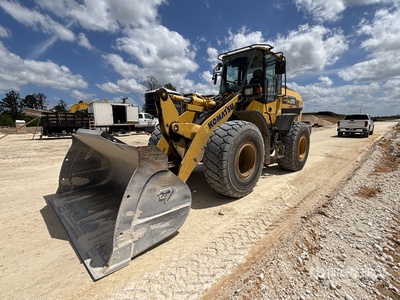 2023 Komatsu WA270-8 Pala gommata