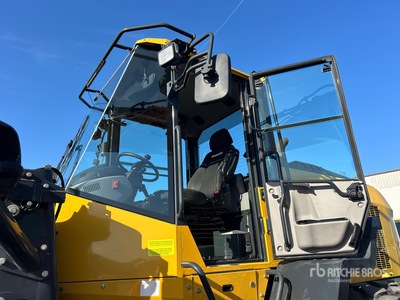 2023 Komatsu WA320-8 ホイールローダー