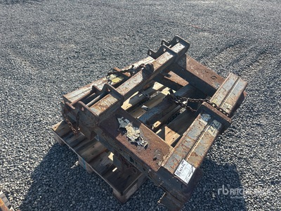 Quantity of (2) Forklift Lift Hook Attachment Accessoires - divers chariot élévateur