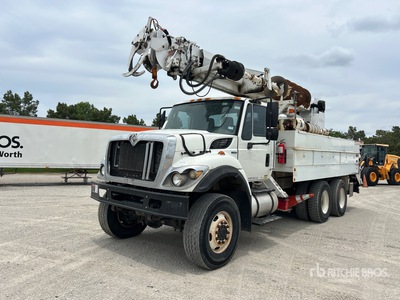Altec D2050A T R on 2008 International 7500 6x6 Digger Derrick Truck