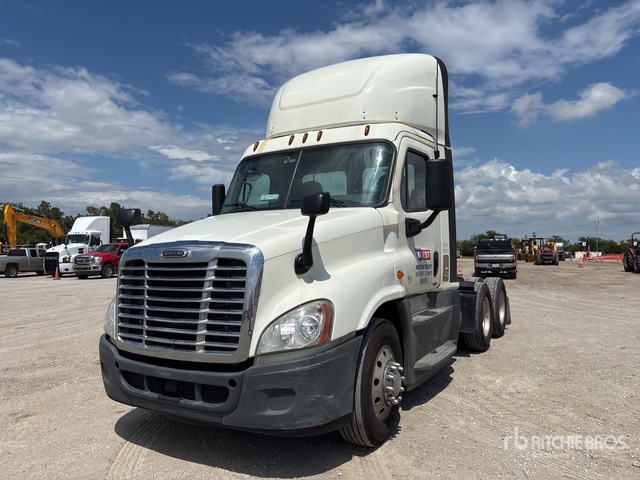 2018 Freightliner Cascadia 125 6x4 T/A Day Cab Truck Tractor