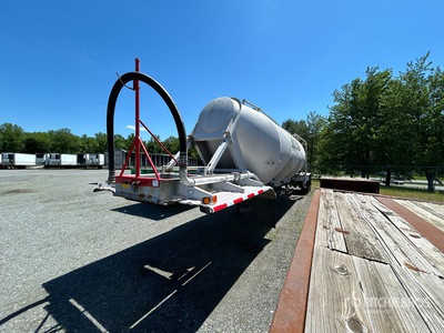 2002 Polar Tank T/A Pneumatic Bulk Trailer